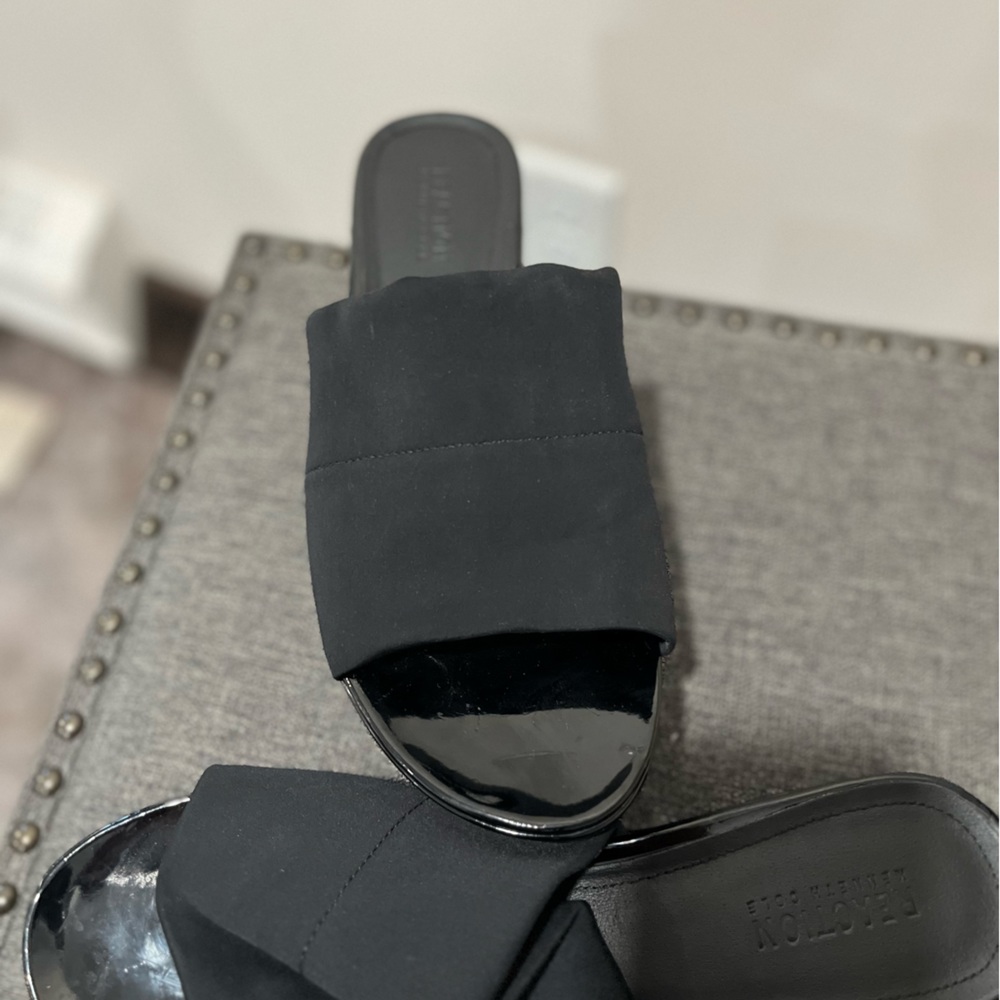 Kenneth Cole Reaction black slip on sandals size 9.